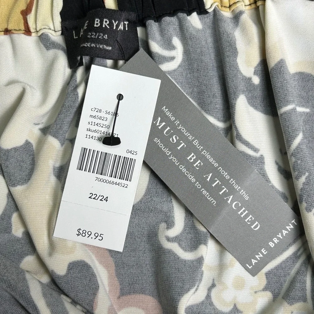 Lane Bryant Floral Jumpsuit 22/24 NWT –‎ Sleeveless V-Neck Wide-Leg Romper